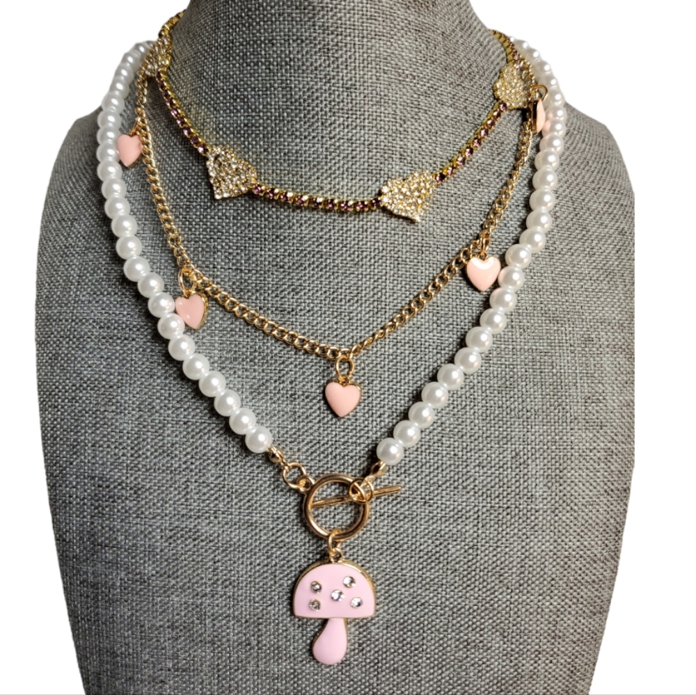 JEWLERY GOLD TONE CRYSTAL HEART & PEARL MUSHROOM TOGGLE CHOKER NECKLACE SET